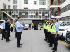 西藏昌都市公安局交警支队举行警车发放仪式(组图)